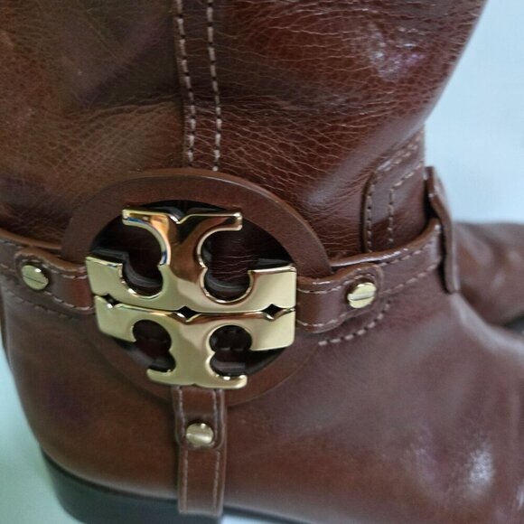 Tory Burch Aaden Riding Boots Cognac Leather Gold Logo Zip Closure Size 6M - Picture 12 of 16